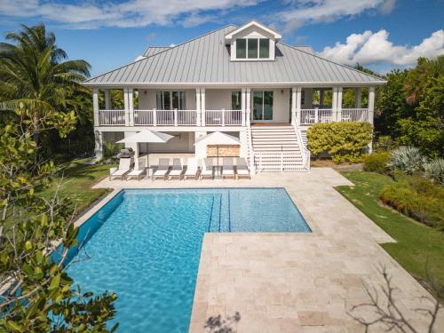 Suncoast House -Pool & Boat Dock – khách sạn tại Stock Islan