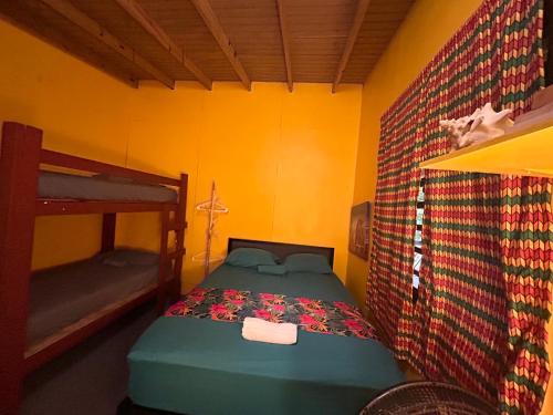 1 double bed, 2 twin beds