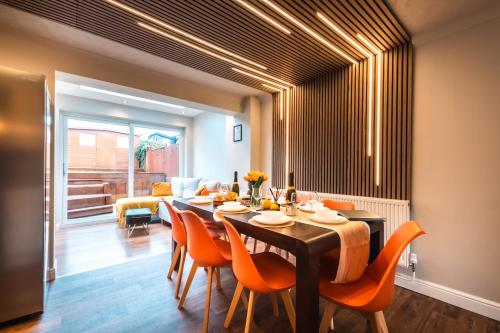 Hot Tube&Private Driveway&11 Guests Family&Contractors Bedford – khách sạn tại Harpur