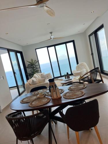 In the Blue Sky - Spectacular view home in Cay Bay
