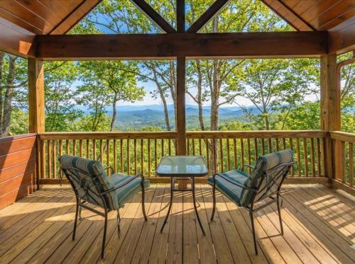 A Bears Lair - Mountain View Cabin Blue Ridge in Mineral Bluff, USA