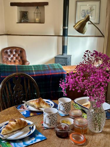 The Old Forge Glamping and Cottage Stays in Komptona Ebasa