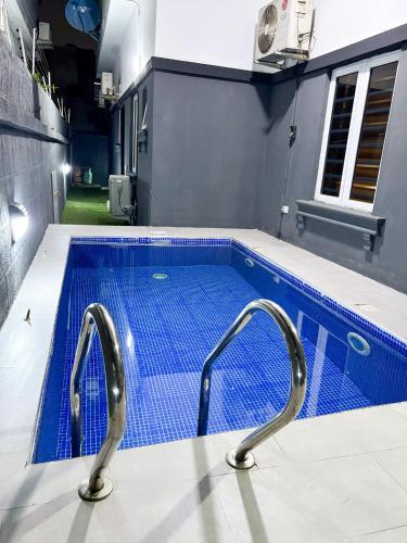 The lux place - image 4