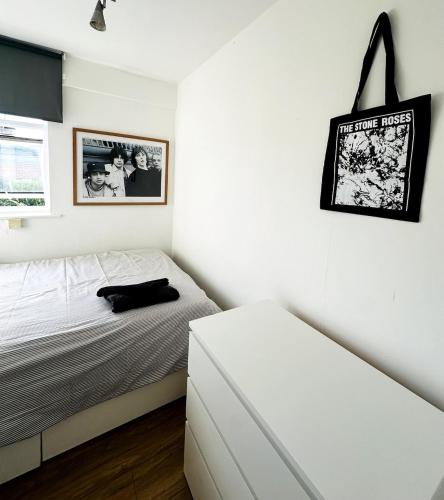 The Stone Roses Room, Manchester (photo 2)