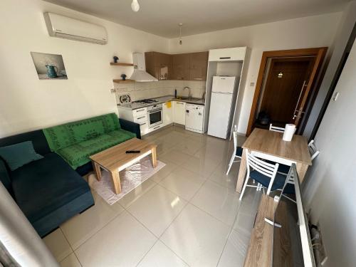 Avrasya site, Luxury one-bedroom apartment in Kyrenia city center in ไคเรเนีย