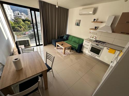 Avrasya site, Luxury one-bedroom apartment in Kyrenia city center in ไคเรเนีย