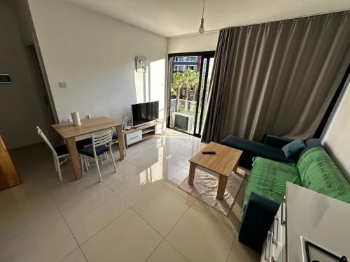 Avrasya site, Luxury one-bedroom apartment in Kyrenia city center in ไคเรเนีย