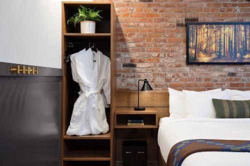 Lightwell Hotel & Spa - image 5