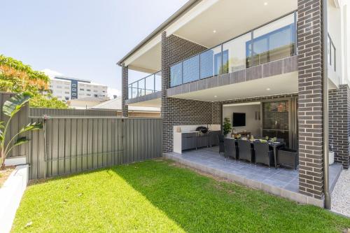 Summer Dayz Shoal Bay 21B Tomaree Rd - ducted air and WiFi - image 4