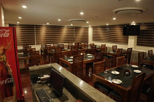 Restoranas, Hotel Krithick Grand in Thenis