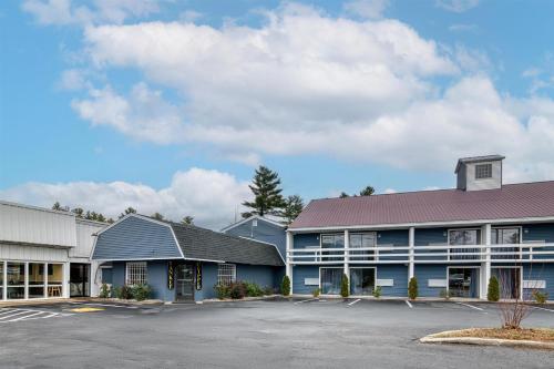 Exterior view, Yankee Clipper Inn, SureStay Collection by Best Western in North Conway (NH)