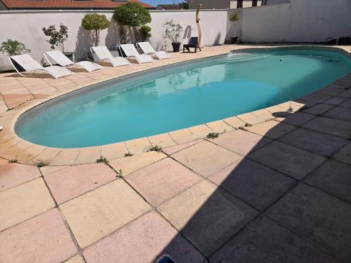 Large 170 m2 house with swimming pool gîte à louer Le Molard