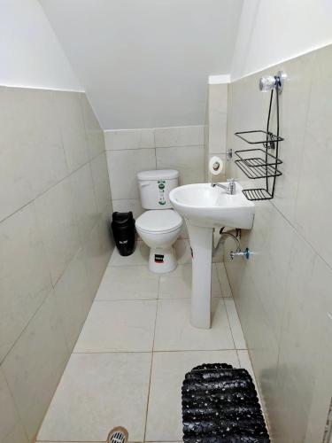 Bathroom, Dannas-Pearl in Guano