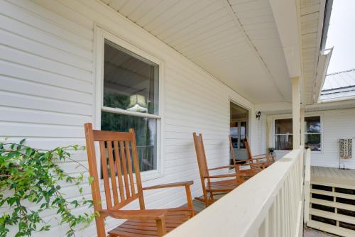 Sweet Southern Pines Abode w/ Yard & Covered Porch in Fayetteville (NC)