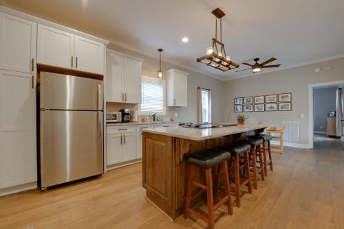 Sweet Southern Pines Abode w/ Yard & Covered Porch in Fayetteville (NC)