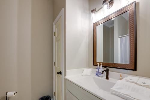 Sweet Southern Pines Abode with Yard and Covered Porch - image 7