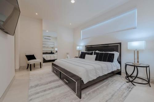 Spacious 2BR Condo with Great Location in El Pueblito, Mexico