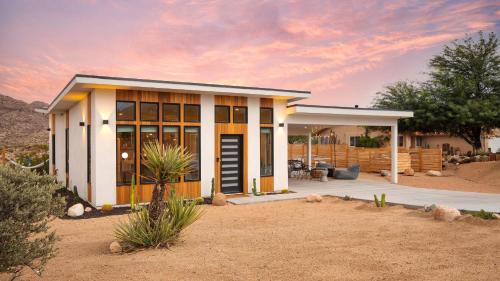 Chicory by AvantStay Modern Desert Retreat w Hot Tub in Joshua Tree, USA