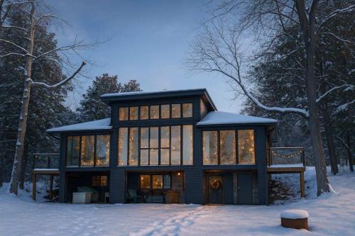 Lakefield 3-bedroom Englewood Lakefront Main House 3-Star Single Room room