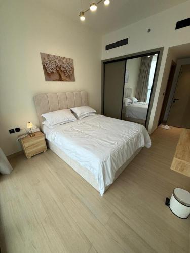 Modern 1BR Apartment High Floor In JVC 