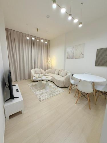 Premium 1BR Apartment with City Views In JVC - image 2