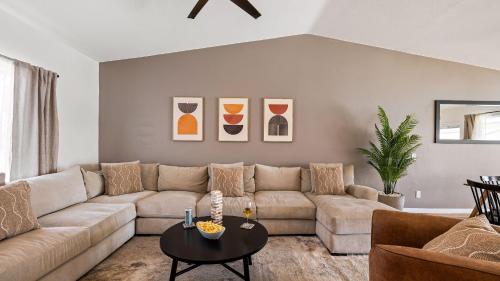 Wexford by AvantStay Private Yard w Pool Hot Tub in Indio, USA