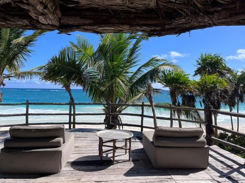 Casa Phoenix Private Beachfront Estate 7 Bungalows in เอ็กพูฮา