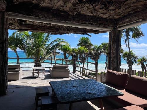 Casa Phoenix Private Beachfront Estate 7 Bungalows in เอ็กพูฮา