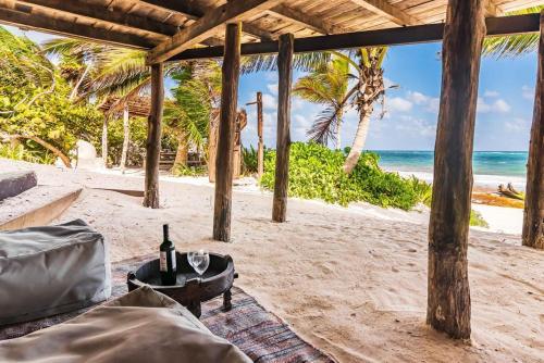 Casa Phoenix Private Beachfront Estate 7 Bungalows in เอ็กพูฮา