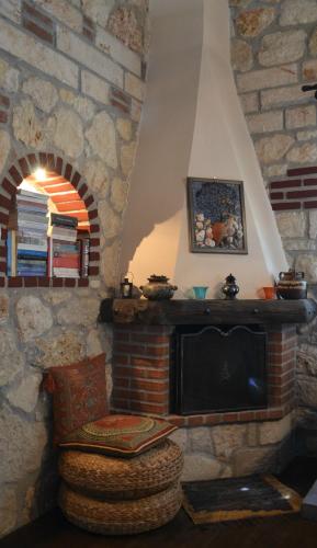 Artemis Stone House – Psakoudia, MO