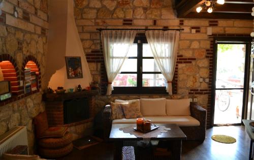 Artemis Stone House – Psakoudia, MO