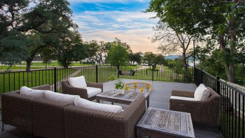 Travis by AvantStay Waterfront Lake Retreat in Lakeway, USA