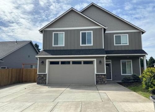 Home in Vancouver – khách sạn tại Van Mall