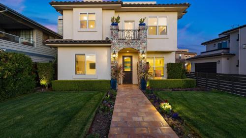 บริการและสิ่งอำนวยความสะดวก, Sunset Serenity by AvantStay Rooftop w Hot Tub Fire Pit 3 Blocks to Beach in โกรเวอร์ บีช (CA)