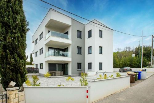 Apartment with A - C Radici - Malinska-Insel Krk 55032 – khách sạn tại Bogovici