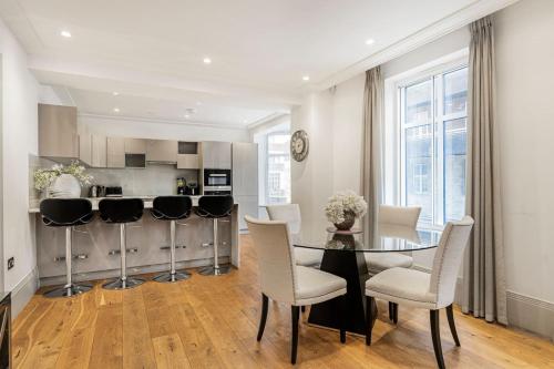 Luxury Mayfair Flat on Park Lane | Hyde Park Views - image 8