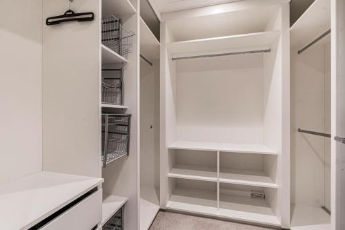 Luxury Mayfair Flat on Park Lane | Hyde Park Views - main image
