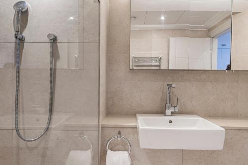 Luxury Mayfair Flat on Park Lane | Hyde Park Views - image 2