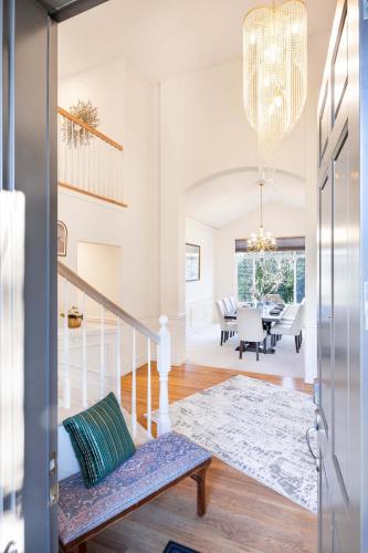 Brier 5BR Retreat w Pool Table Deck Central AC in Alderwood Manor (WA)