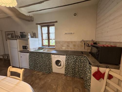 Gîte Rustique à Neuilly-le-Réal avec Animaux Acceptés - FR-1-489-611 (Gite Rustique a Neuilly-le-Real avec Animaux Acceptes - FR-1-489-611) in Neuilly-le-Réal