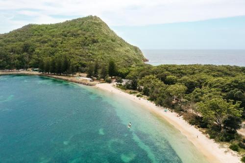 Shoal Bay Beach House Two - image 2