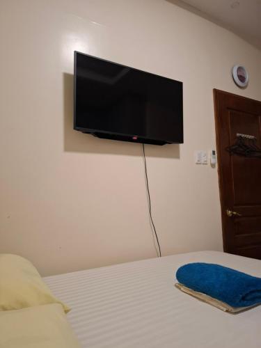 Rey's Pension House- Family Room in Dapitan City