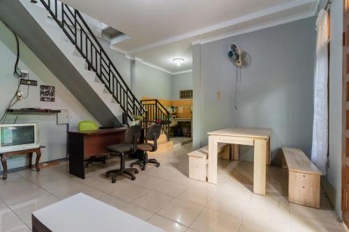 Fuajee, Hotel O Home Stay Kembar Syariah in Binjai