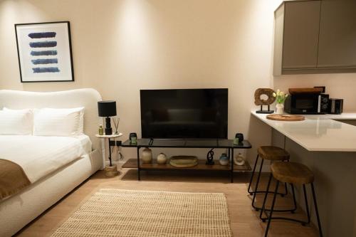 Chic studio located in the heart of Business Bay - image 13