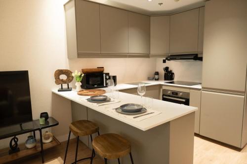 Chic studio located in the heart of Business Bay - image 12