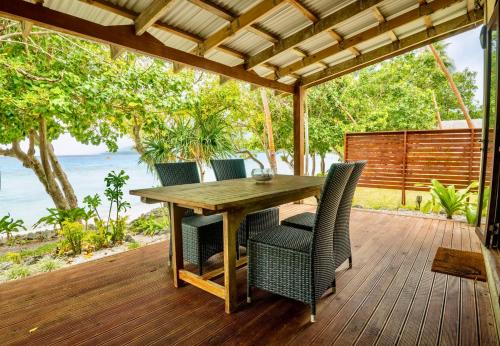 Whispering Palms - Absolute Beachfront Villas in Efate