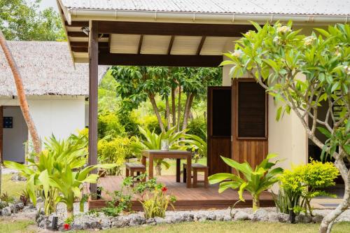 Whispering Palms - Absolute Beachfront Villas in Efate