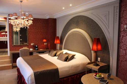 Hotel De Castillion - Small elegant family hotel - image 3