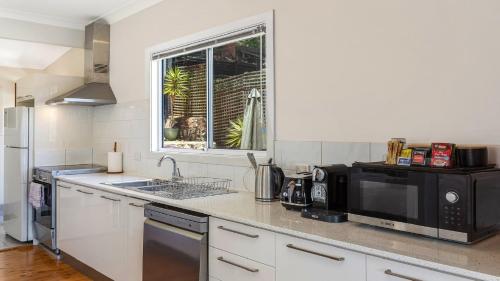 Instalaciones, 'Pretty Beach Bay Vista' by HolidayCo in Pretty Beach