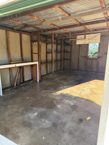 Le Soleil storage garage in Beauty Point / Beaconsfield